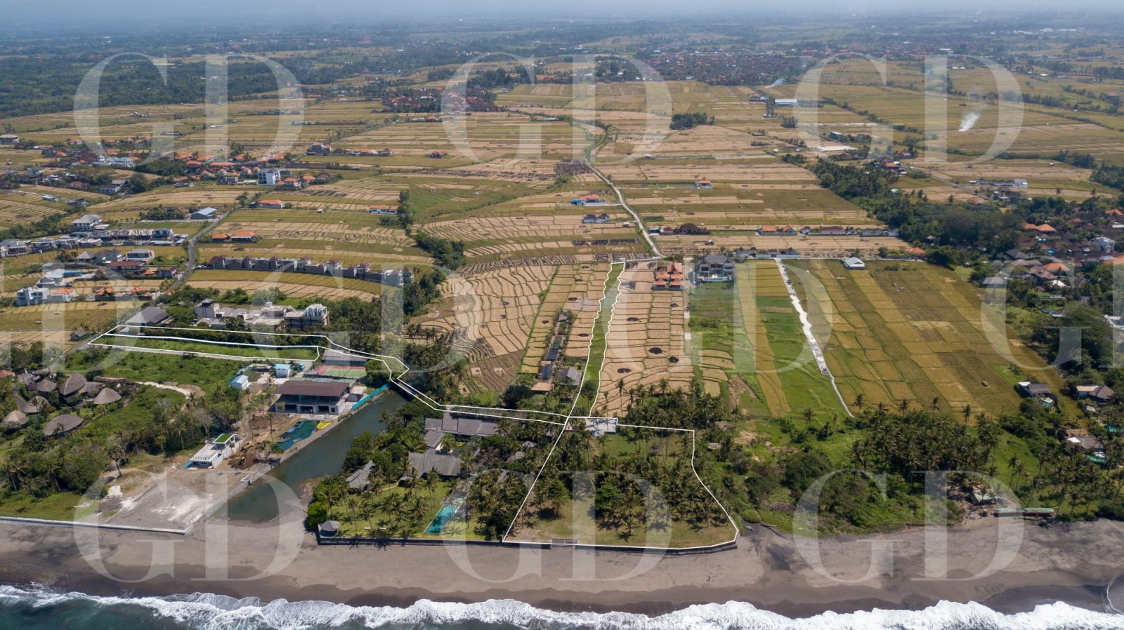 PRESTIGIOUS BEACHFRONT PLOT